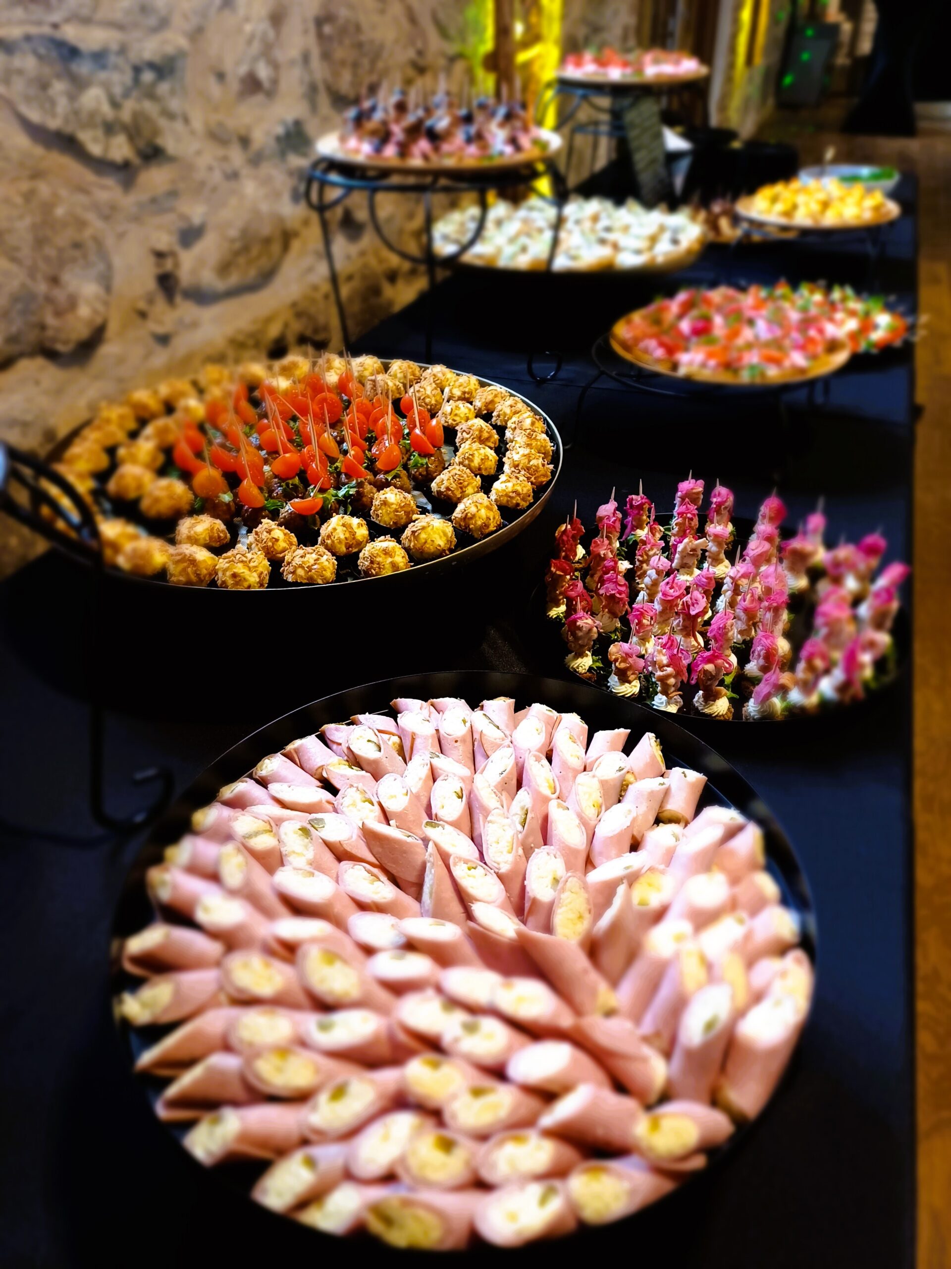 Mida_Teha_Lõuna-Eestis_Taevaskoda_Taevaskoja_catering_Põlvamaal_Valgamaal_Võrumaal_Tartumaal_Tartus_Tillu_kohvik_Mooste_folgikoda_Diamante_sünnipäev_buffee